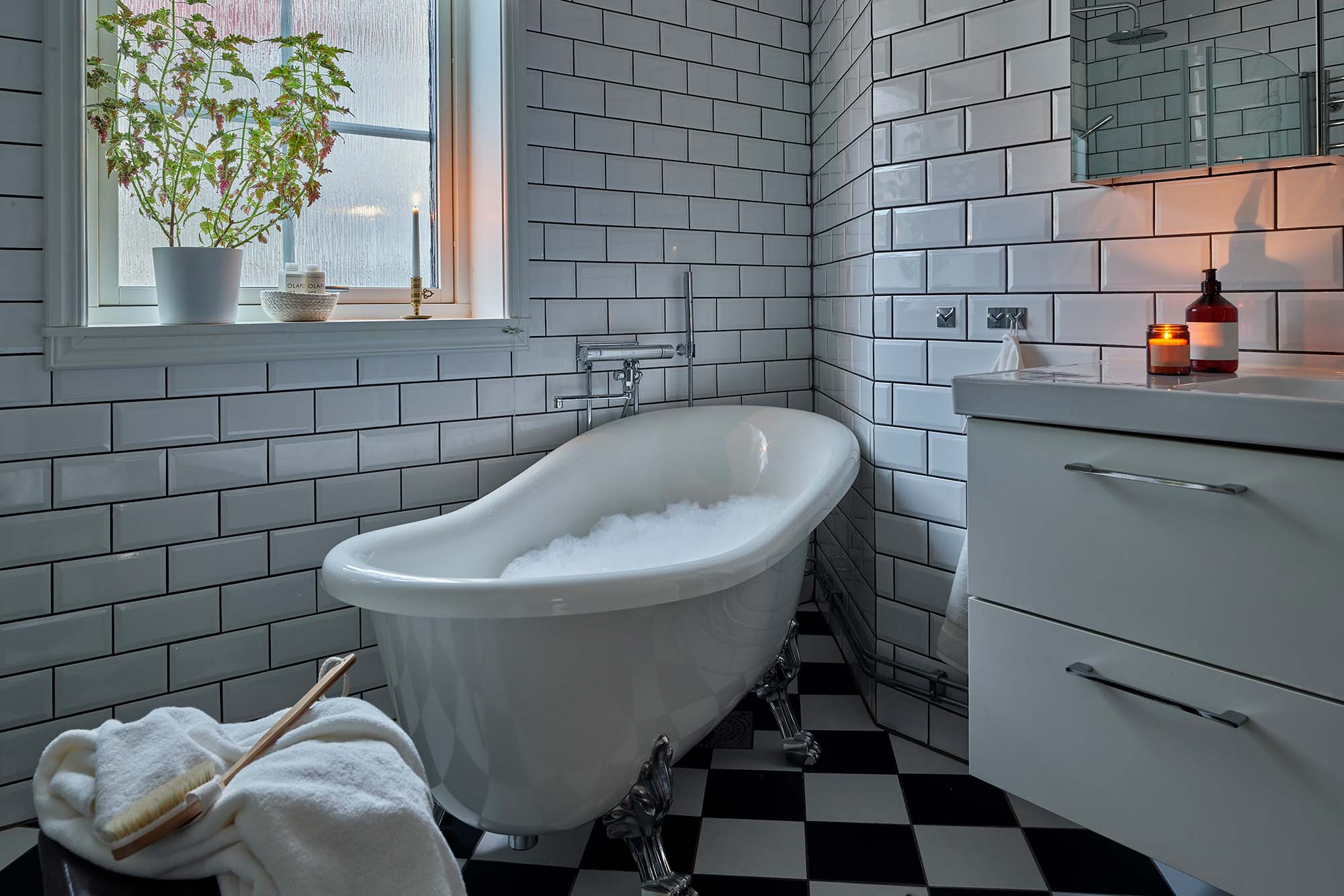 Renovera badrum i Enköping med Freddas Bygg och Allservice som har lång erfarenhet